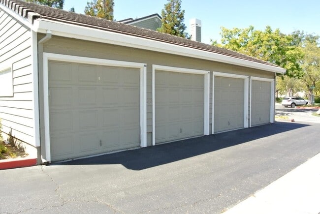 5955 Lake Almanor Dr in San Jose, CA - Foto de edificio - Building Photo
