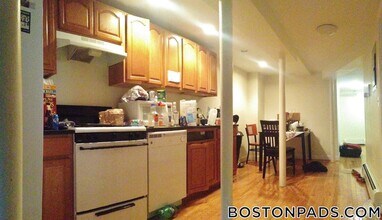 1426 Commonwealth Ave in Boston, MA - Building Photo - Building Photo