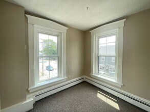 46 Glass St in Pembroke, NH - Foto de edificio - Building Photo