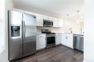 547 Harbor Lake Ct in Marietta, GA - Foto de edificio - Building Photo