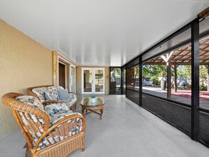 633 Chevy Chase Dr in Sarasota, FL - Building Photo - Building Photo