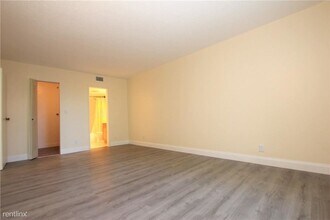 8301 Sands Point Blvd in Tamarac, FL - Building Photo - Building Photo