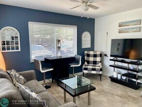1528 NE 32nd St in Oakland Park, FL - Building Photo - Building Photo