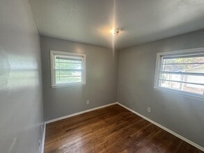1416 E Sedgefield Dr in Winston-Salem, NC - Building Photo - Building Photo