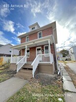 815 Arthur Rd in Windsor, ON - Building Photo