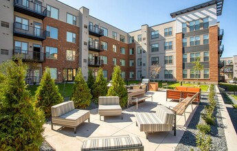 Grand Central Flats in Columbia Heights, MN - Foto de edificio - Building Photo