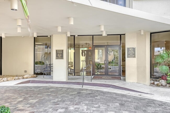 2800 N Ocean Dr, Unit A3C in Riviera Beach, FL - Foto de edificio - Building Photo