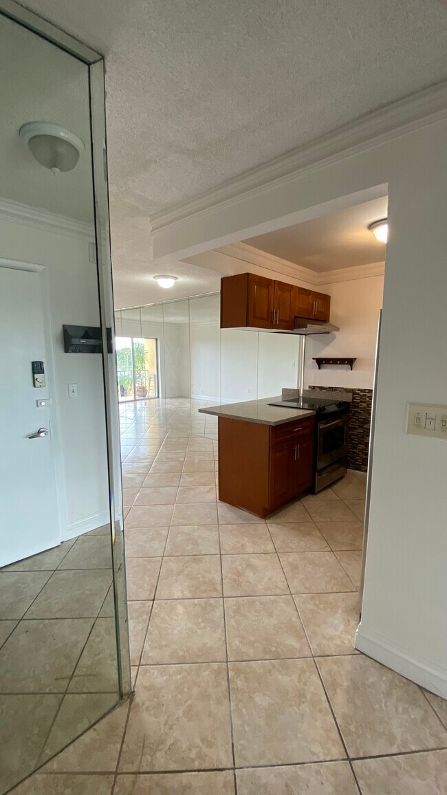 3181 SW 13th St in Miami, FL - Building Photo - Building Photo