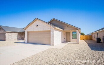 7709 Date Ave in Lubbock, TX - Building Photo - Building Photo