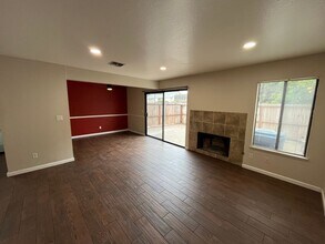 401 N Center Ct in Santa Maria, CA - Building Photo - Building Photo