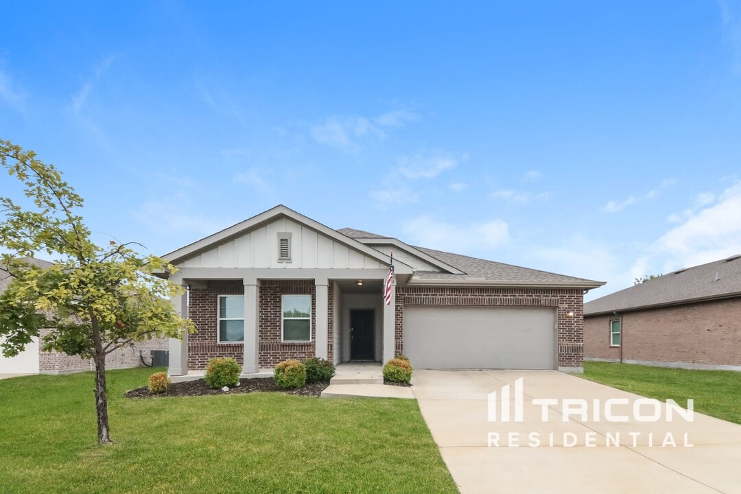 1914 Rodeo Dr in Anna, TX - Building Photo