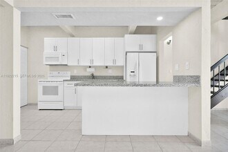 7601 SW 105th Ave in Miami, FL - Building Photo - Building Photo