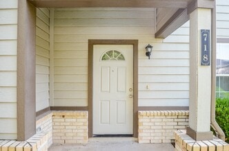 718 Pine Lodge Dr in Houston, TX - Building Photo - Building Photo