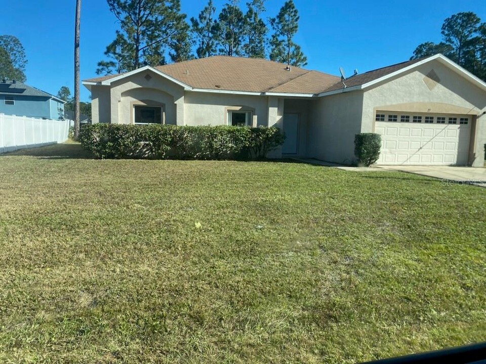 27 Red Top Ln in Palm Coast, FL - Building Photo