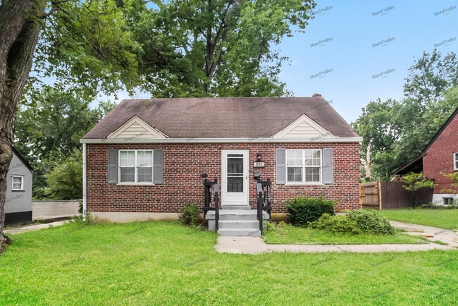 property at 1157 Madeleine Cir