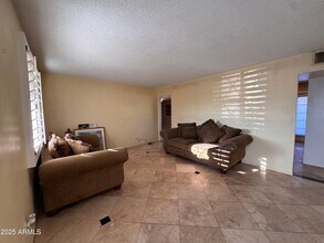 12429 N Escobar Way in Phoenix, AZ - Foto de edificio - Building Photo