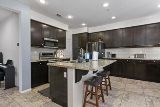 360 Calle Vela in San Marcos, CA - Building Photo - Building Photo