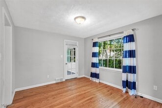 1130 Haselton Rd in Cleveland Heights, OH - Building Photo - Building Photo