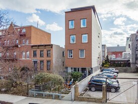 114 4th Pl in Brooklyn, NY - Building Photo