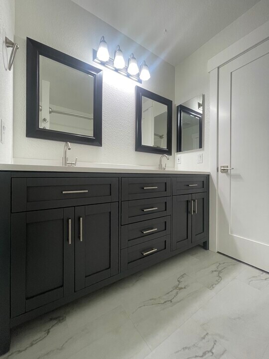 835 Mission Sierra Ct in Redding, CA - Building Photo