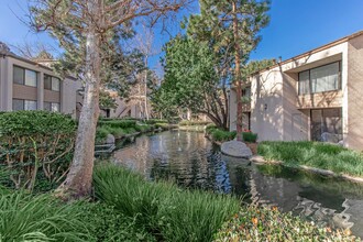 Huntington Lakes Apartments in Huntington Beach, CA - Building Photo - Building Photo