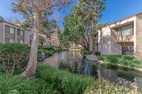 Huntington Lakes Apartments in Huntington Beach, CA - Foto de edificio - Building Photo