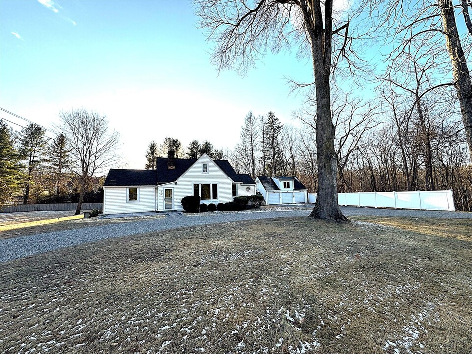 256 June Rd in North Salem, NY - Building Photo