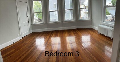 38 Rebekah St in Woonsocket, RI - Foto de edificio - Building Photo