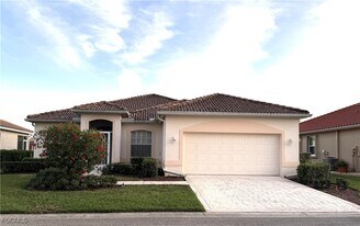 11081 Lakeland Cir in Ft. Myers, FL - Building Photo