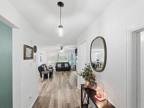 208 Crest Ln in Decatur, TX - Building Photo - Building Photo