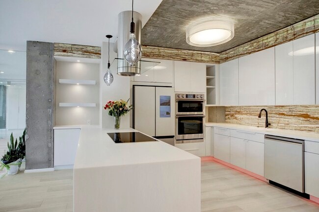 14 Greenway Plz in Houston, TX - Building Photo - Building Photo