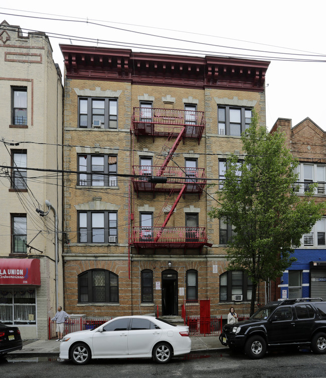 5704-5706 Hudson Ave in West New York, NJ - Building Photo - Building Photo