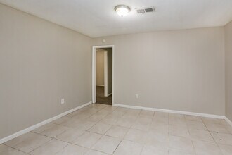 125 James Garfield Cir in Jackson, MS - Foto de edificio - Building Photo