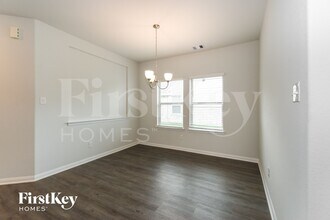 321 Lk Wy Cir in Anahuac, TX - Building Photo - Building Photo