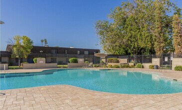 1609 E Ellis Dr in Tempe, AZ - Building Photo - Building Photo