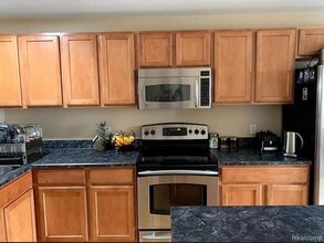 3202 Camden Dr in Troy, MI - Building Photo - Building Photo