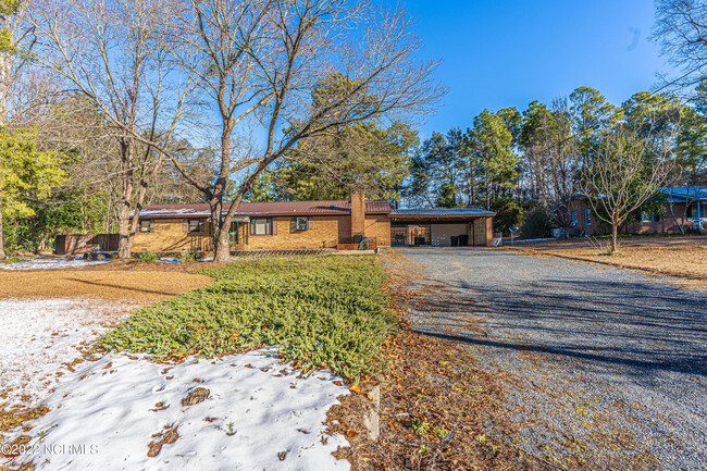 707 E L Ives Dr in Aberdeen, NC - Building Photo - Building Photo