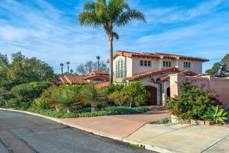 6174 El Tordo in Rancho Santa Fe, CA - Foto de edificio - Building Photo