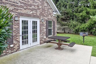 Raceland Meadows in Russell, KY - Foto de edificio - Building Photo