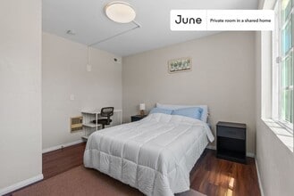 Private bedroom in 7 bed/3 bath Home in San Diego, CA - Building Photo - Building Photo