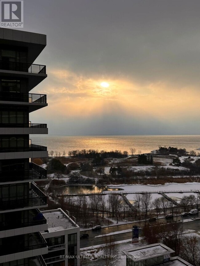 70 Annie Craig Dr in Toronto, ON - Building Photo - Building Photo