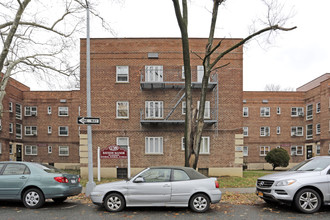 21101 42nd Ave in Flushing, NY - Building Photo - Building Photo