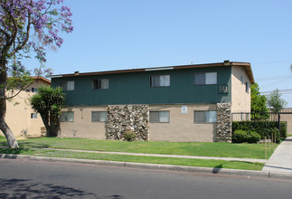 141 Wakefield Ave in Anaheim, CA - Building Photo - Building Photo