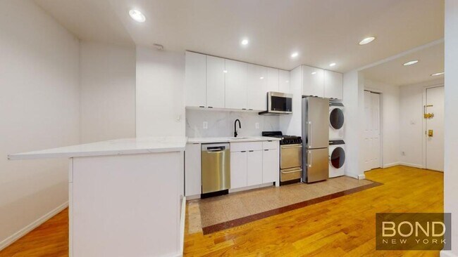 299 E 11th St in New York, NY - Building Photo - Building Photo