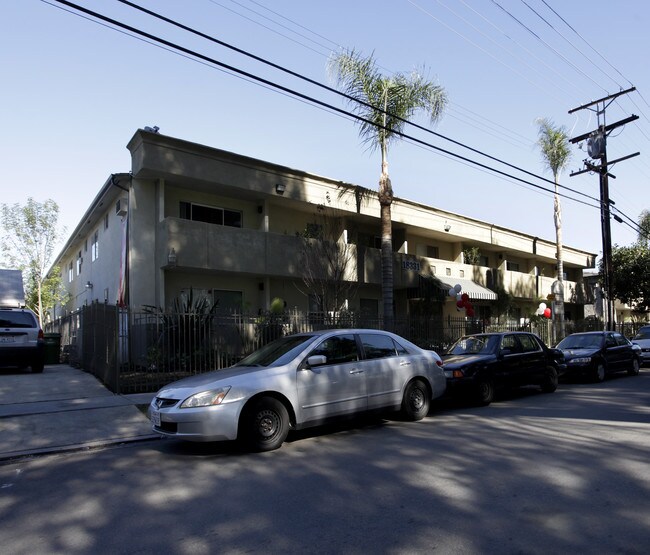 Vista Park Apartments in Reseda, CA - Building Photo - Building Photo