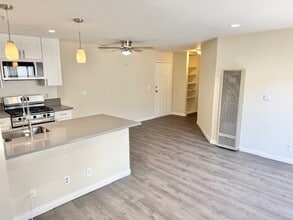 Robinson Street in Los Angeles, CA - Building Photo - Building Photo