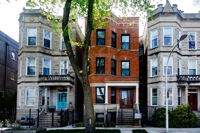 property at 1648 N Rockwell St