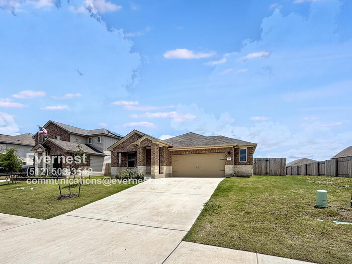 110 Bosco Rd in Hutto, TX - Building Photo