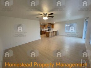 1426-1428 Northgate Dr in Independence, OR - Building Photo - Building Photo