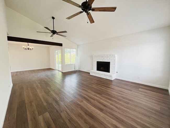 2612 La Costa Ct in Bakersfield, CA - Building Photo - Building Photo